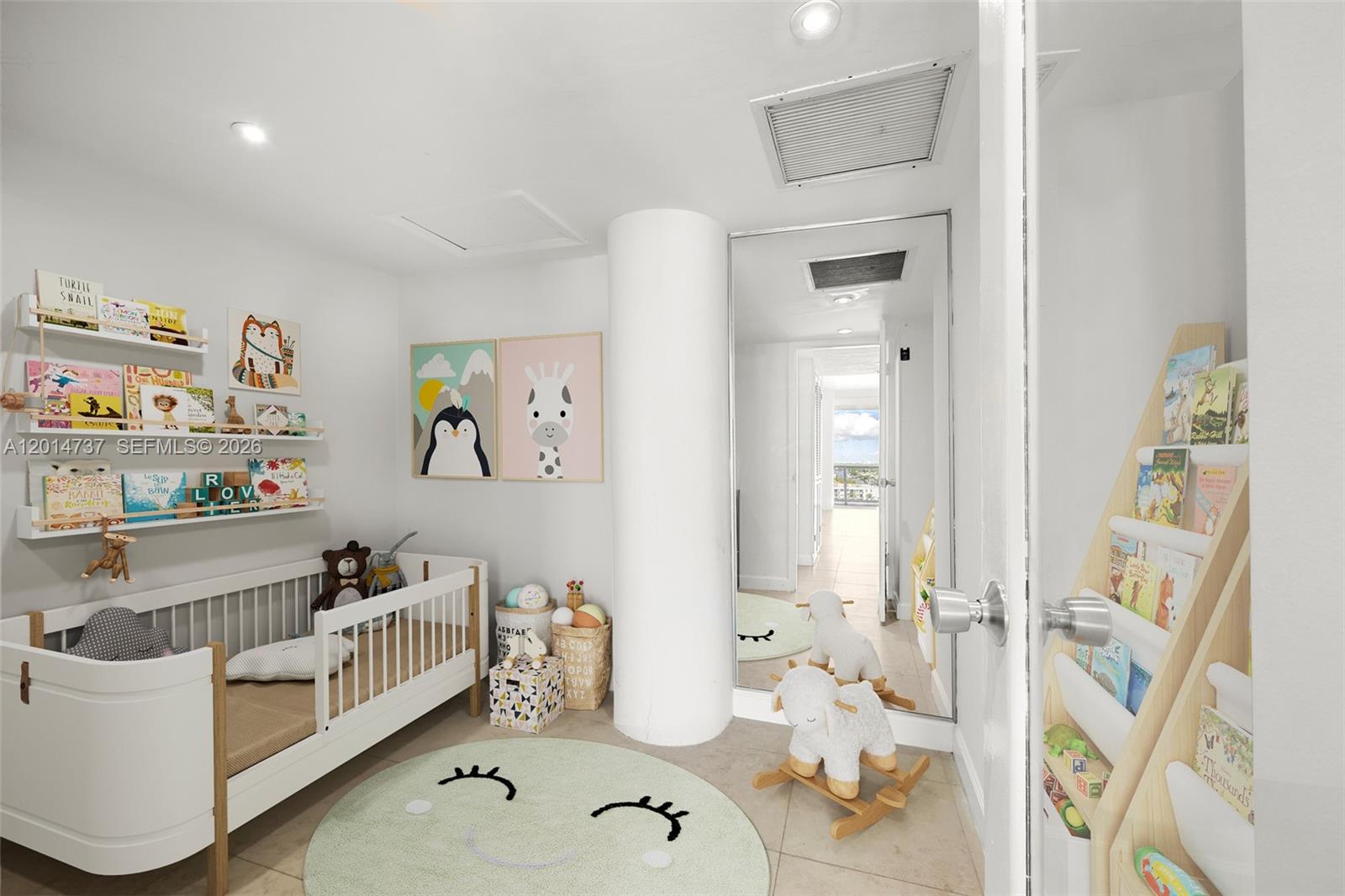 KING COLE CONDO - Residential