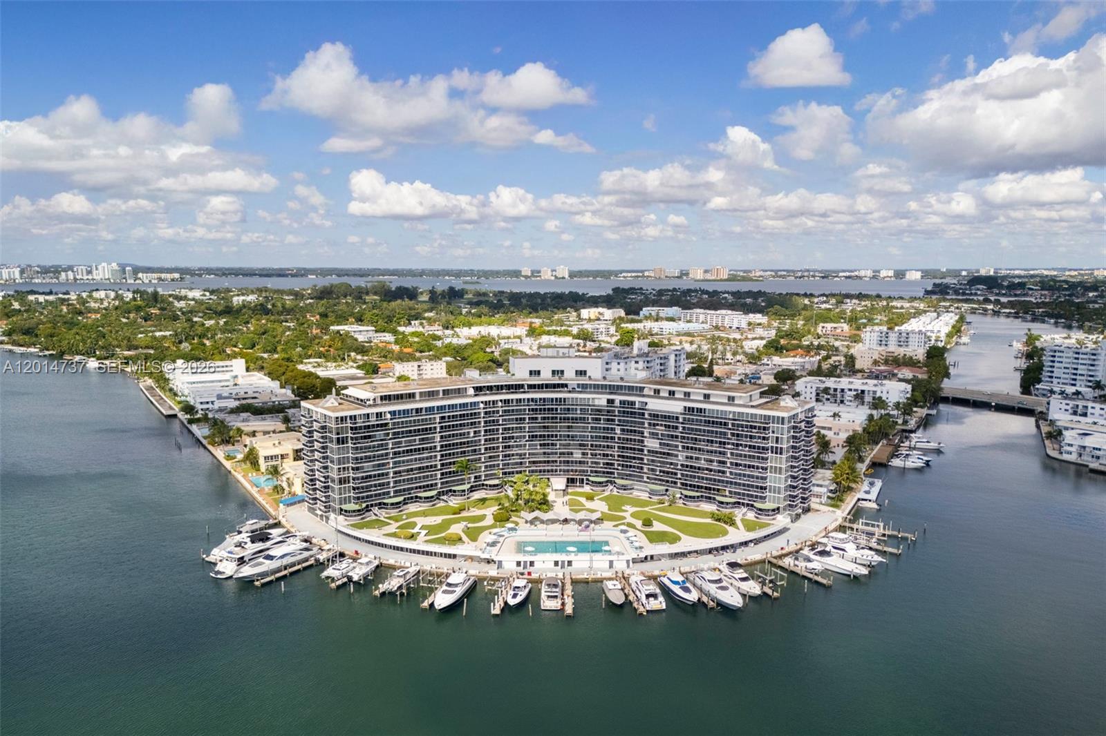 KING COLE CONDO - Residential