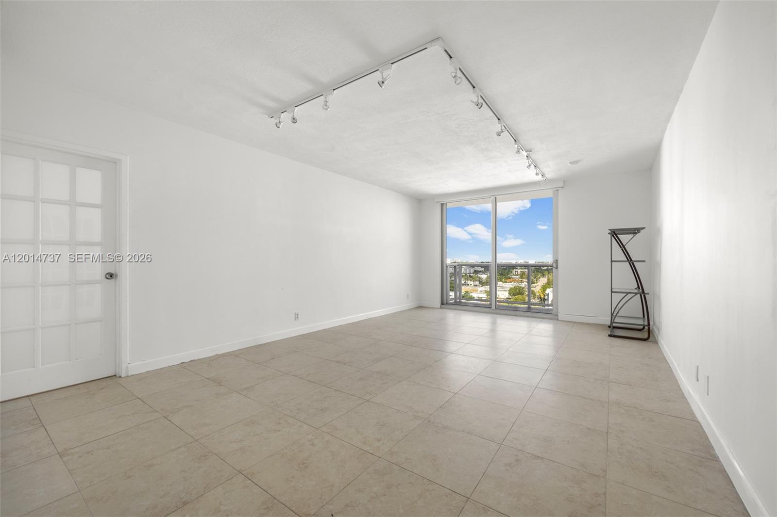 KING COLE CONDO - Residential