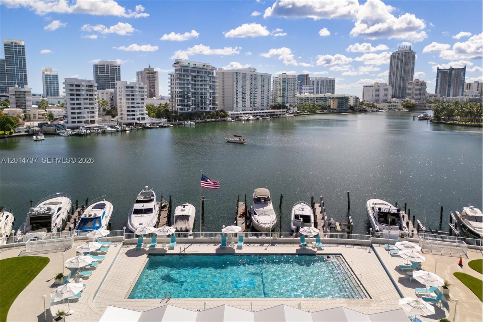 KING COLE CONDO - Residential