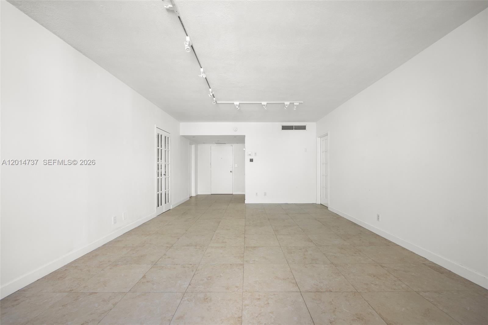 KING COLE CONDO - Residential