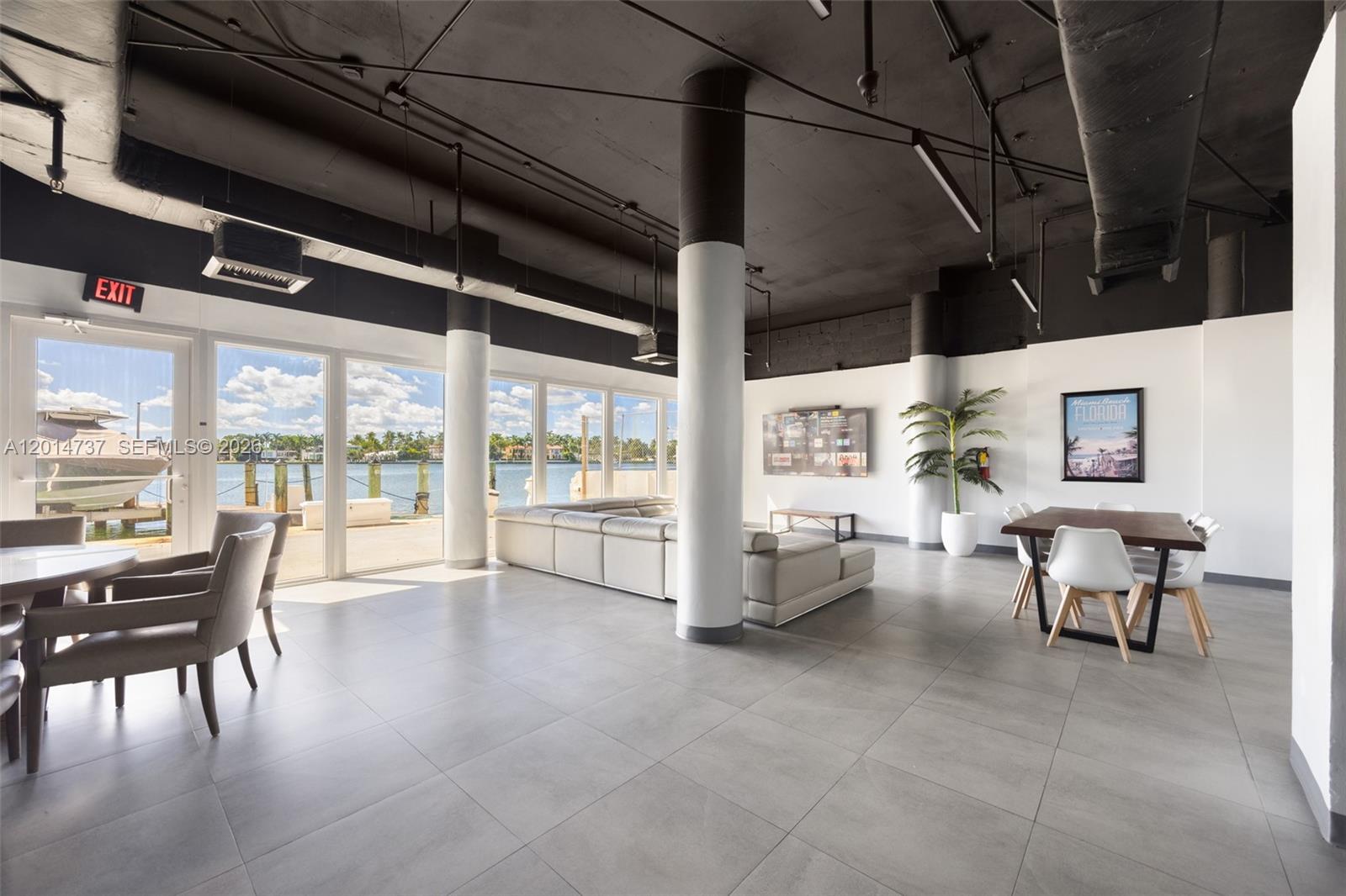 KING COLE CONDO - Residential