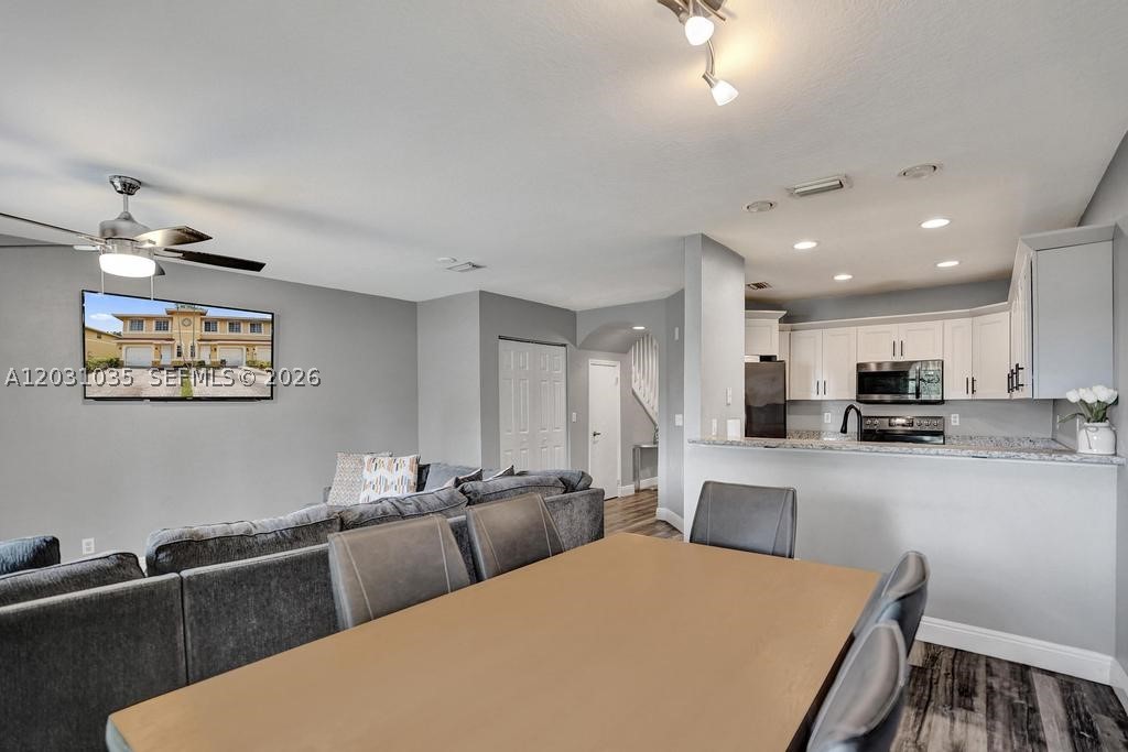 HAMPTONS OF NORTH LAUDERD - Residential