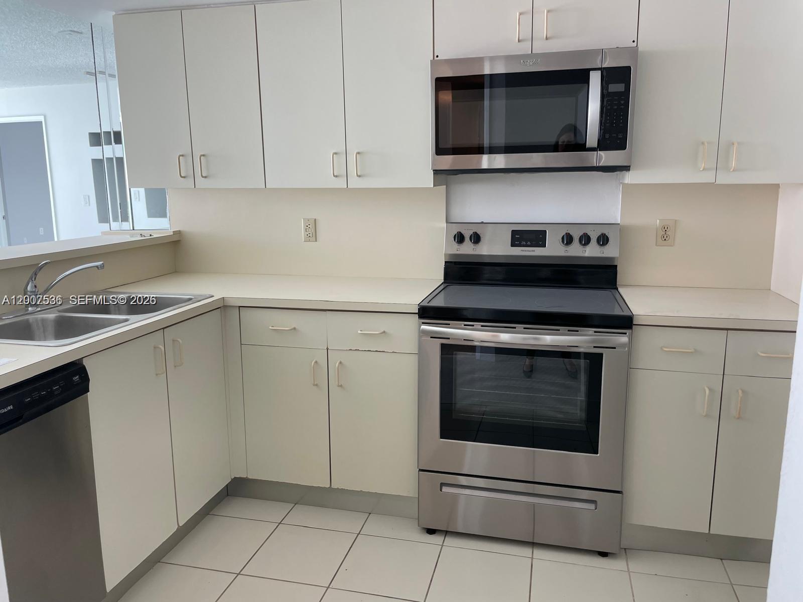 LA RIVE GAUCHE CONDO - Residential