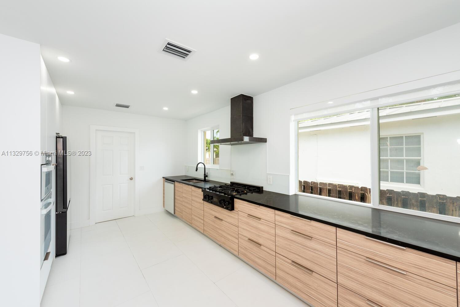 ALTOS DEL MAR NO 4 - Residential Lease