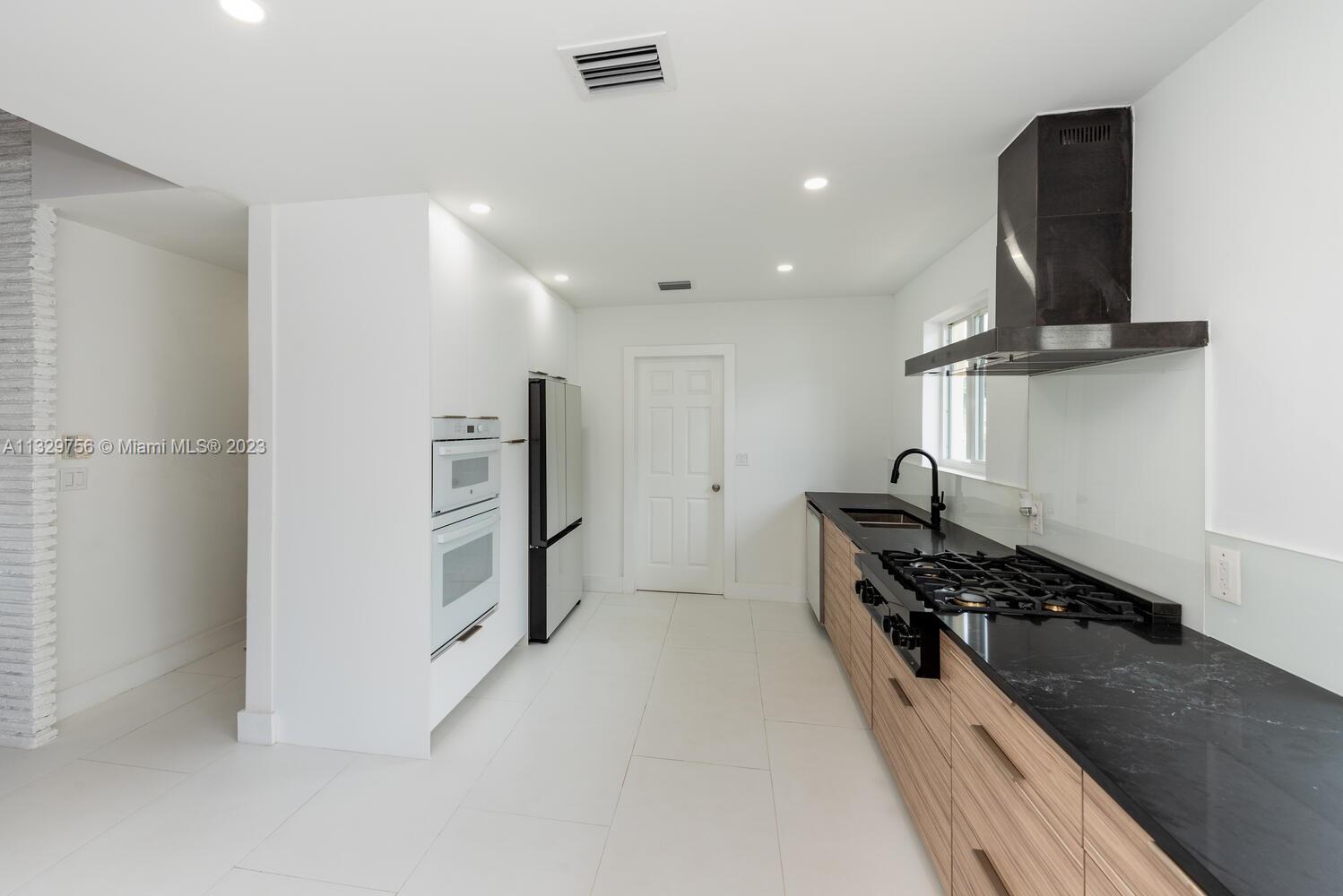 ALTOS DEL MAR NO 4 - Residential Lease