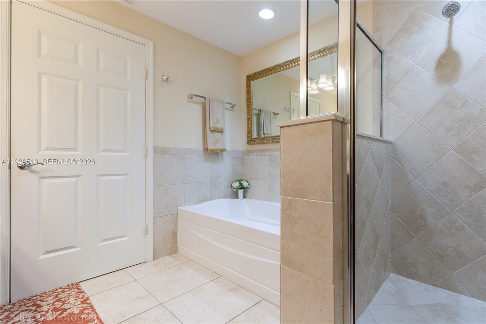 ANDALUSIA CONDO RESIDENCE - Residential
