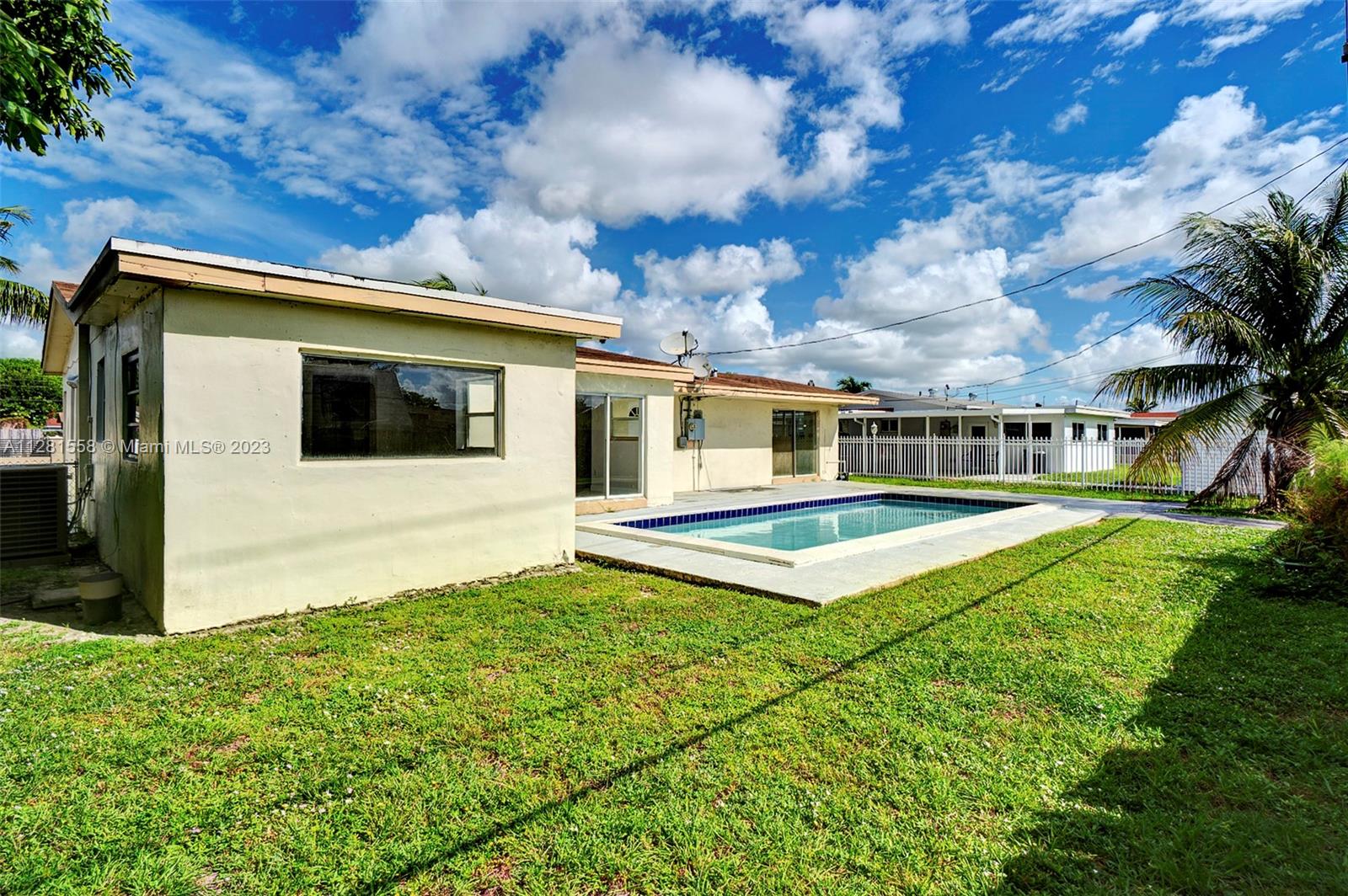 SCOTT LAKE MANOR SEC 3 - Residential