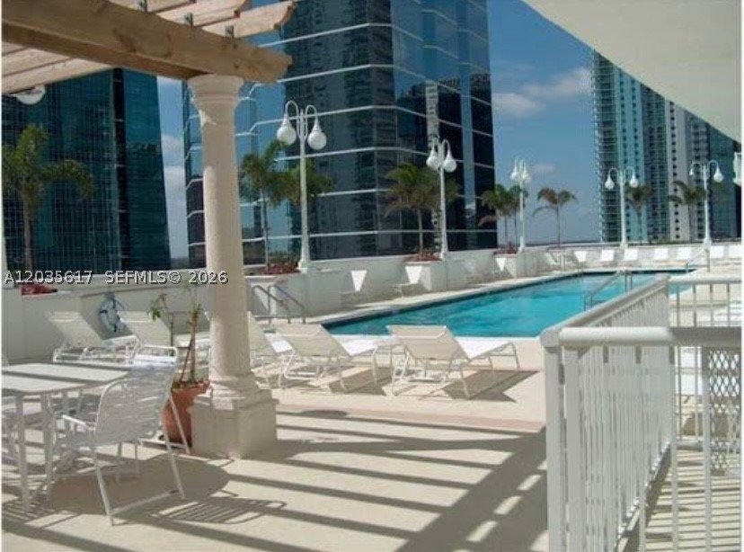 THE CLUB AT BRICKELL BAY - Residential