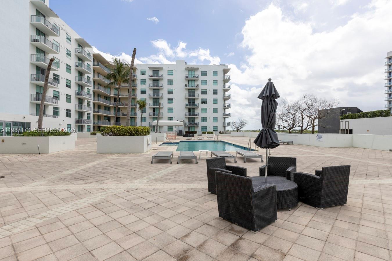HOLLYWOOD STATION RES CON - Residential