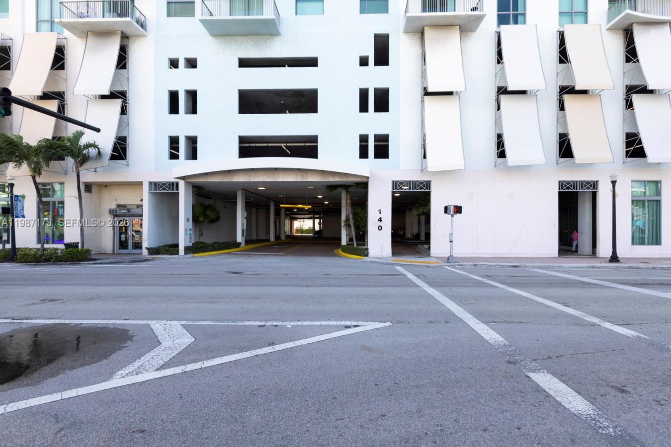 HOLLYWOOD STATION RES CON - Residential