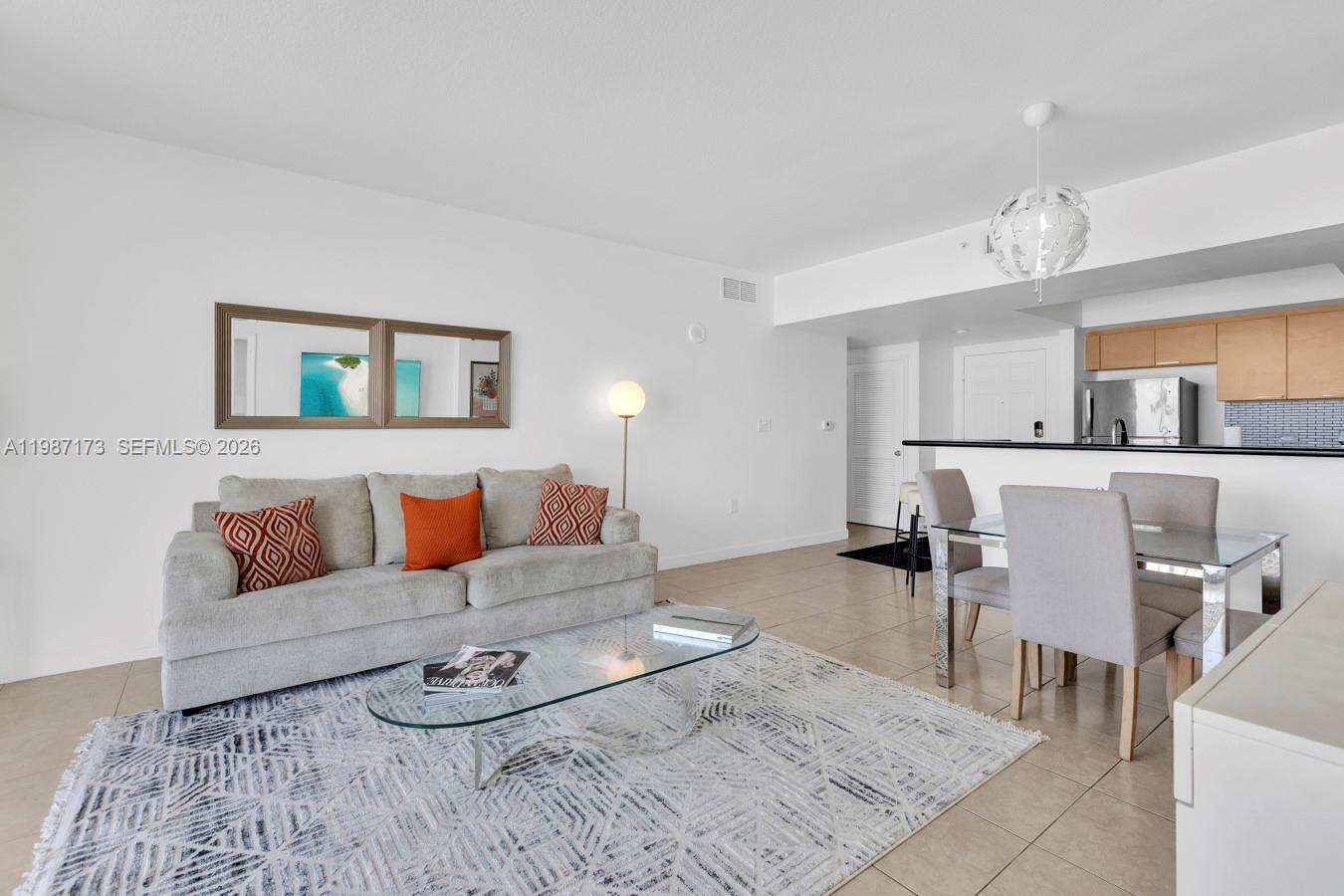 HOLLYWOOD STATION RES CON - Residential