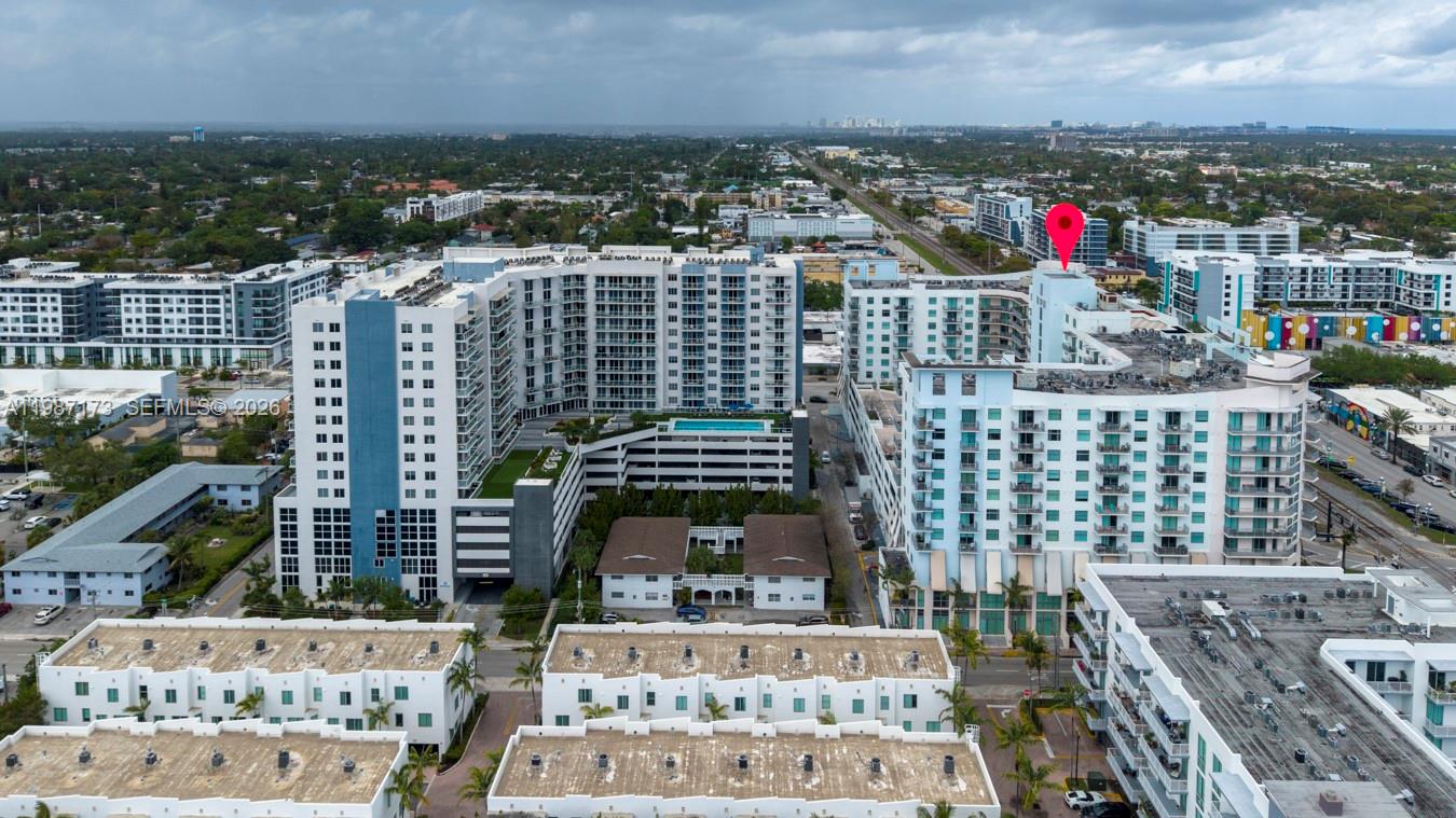 HOLLYWOOD STATION RES CON - Residential