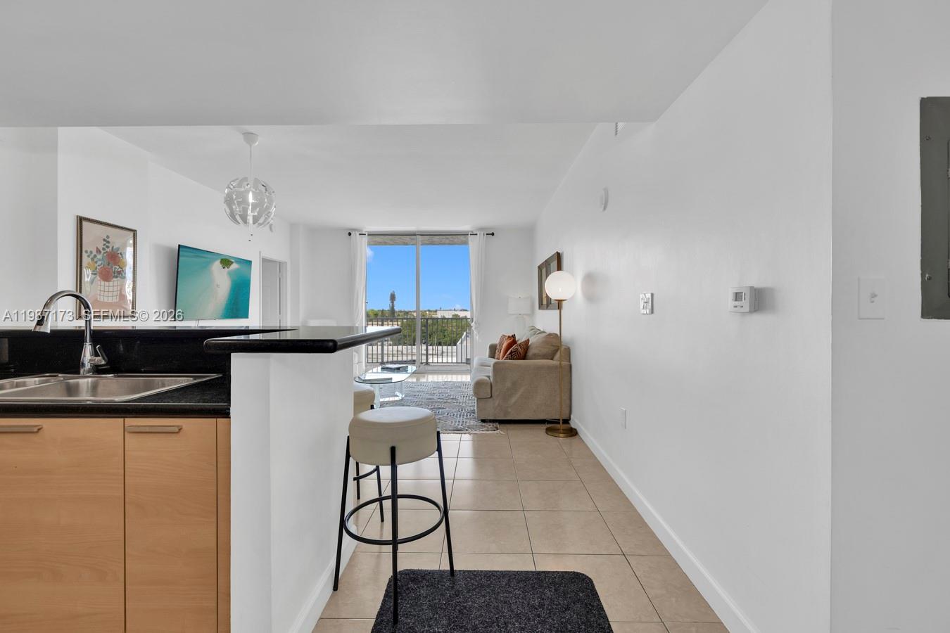 HOLLYWOOD STATION RES CON - Residential