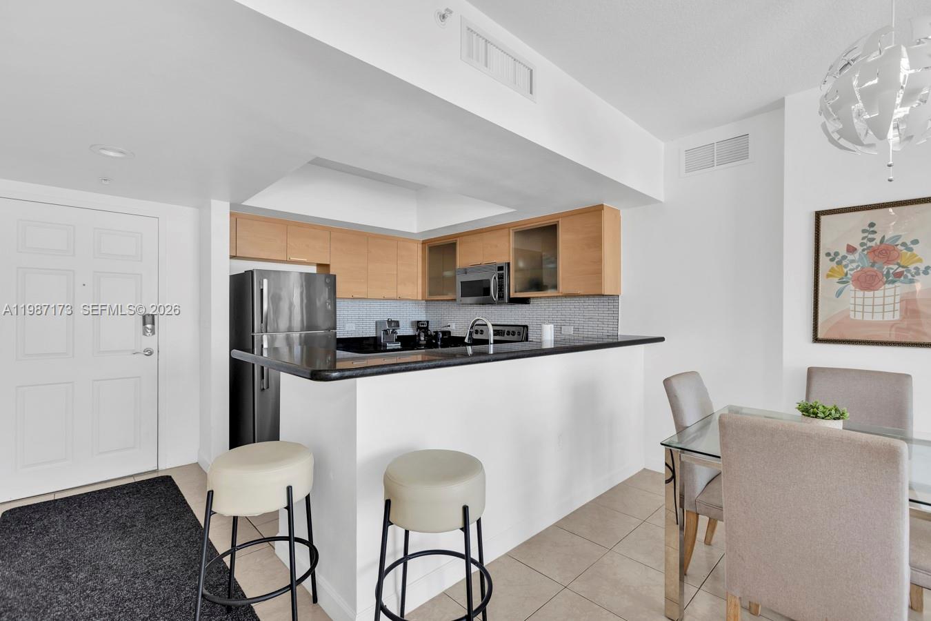 HOLLYWOOD STATION RES CON - Residential
