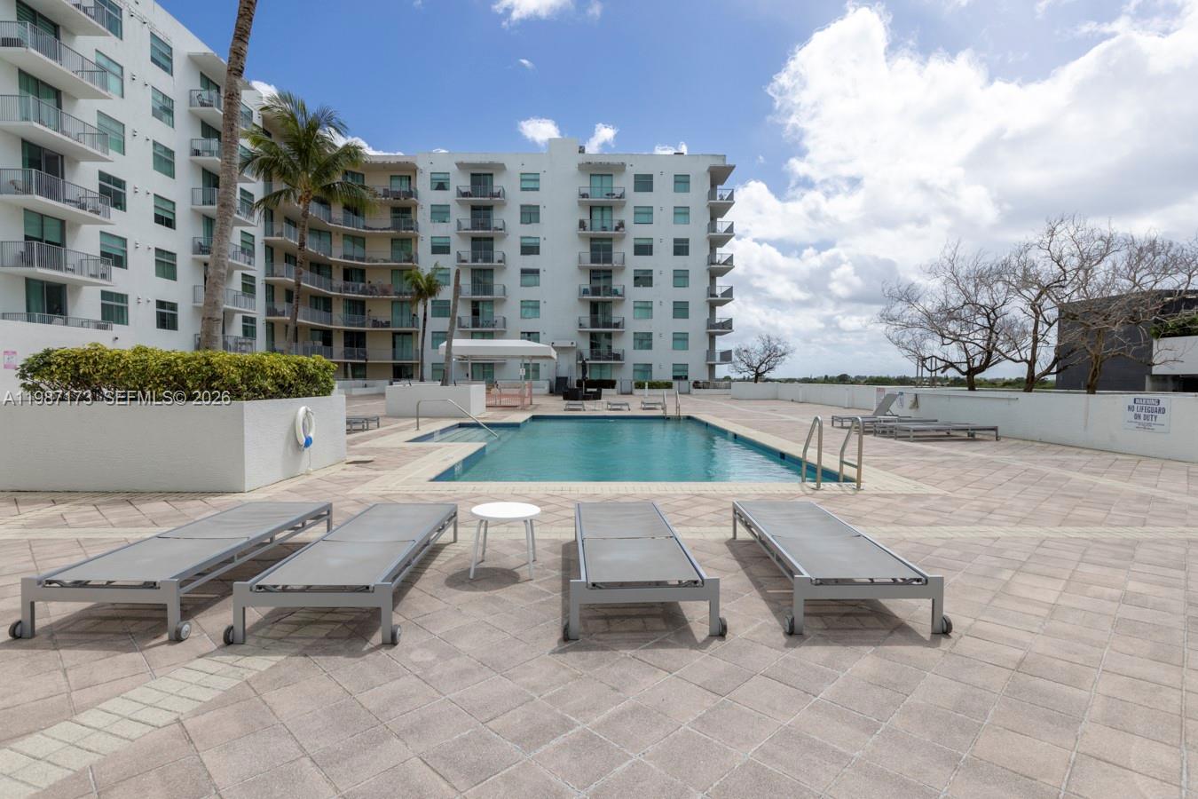 HOLLYWOOD STATION RES CON - Residential