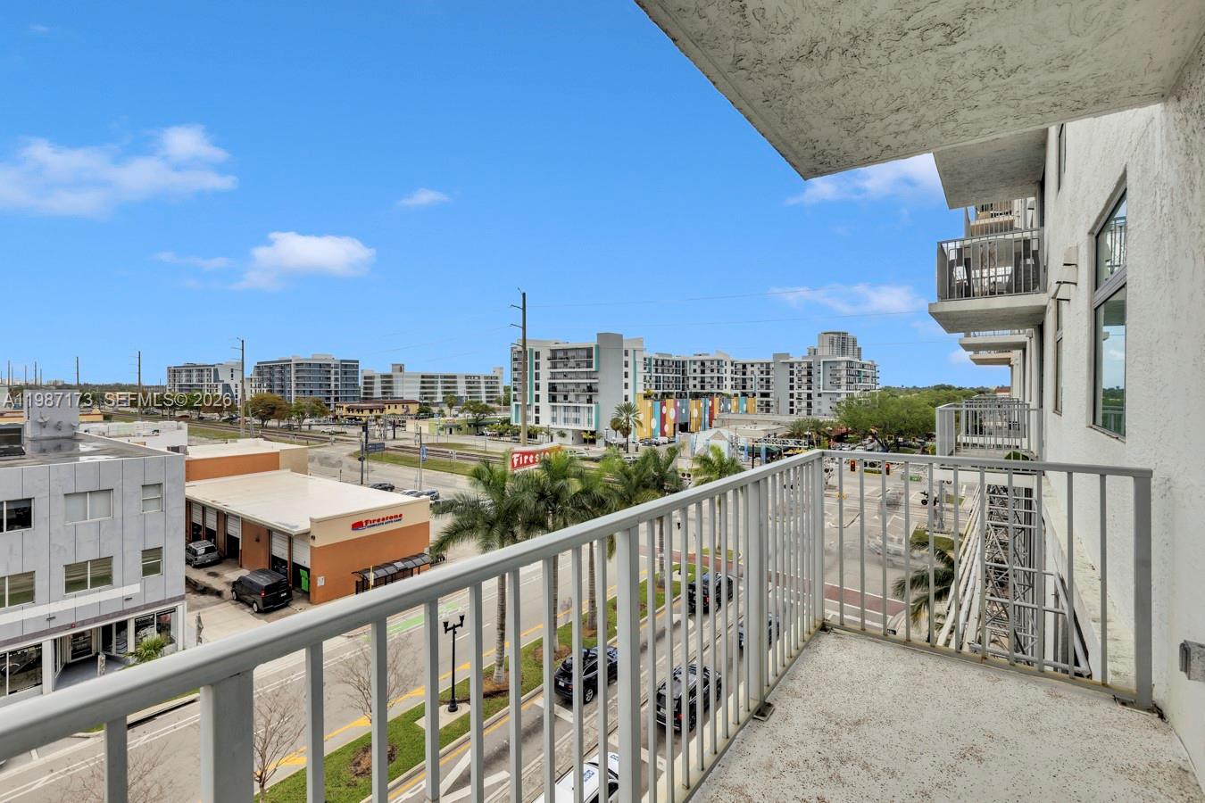 HOLLYWOOD STATION RES CON - Residential