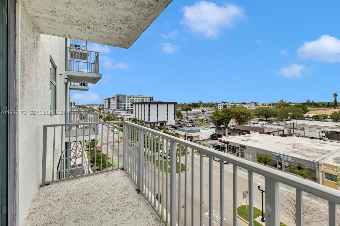 HOLLYWOOD STATION RES CON - Residential