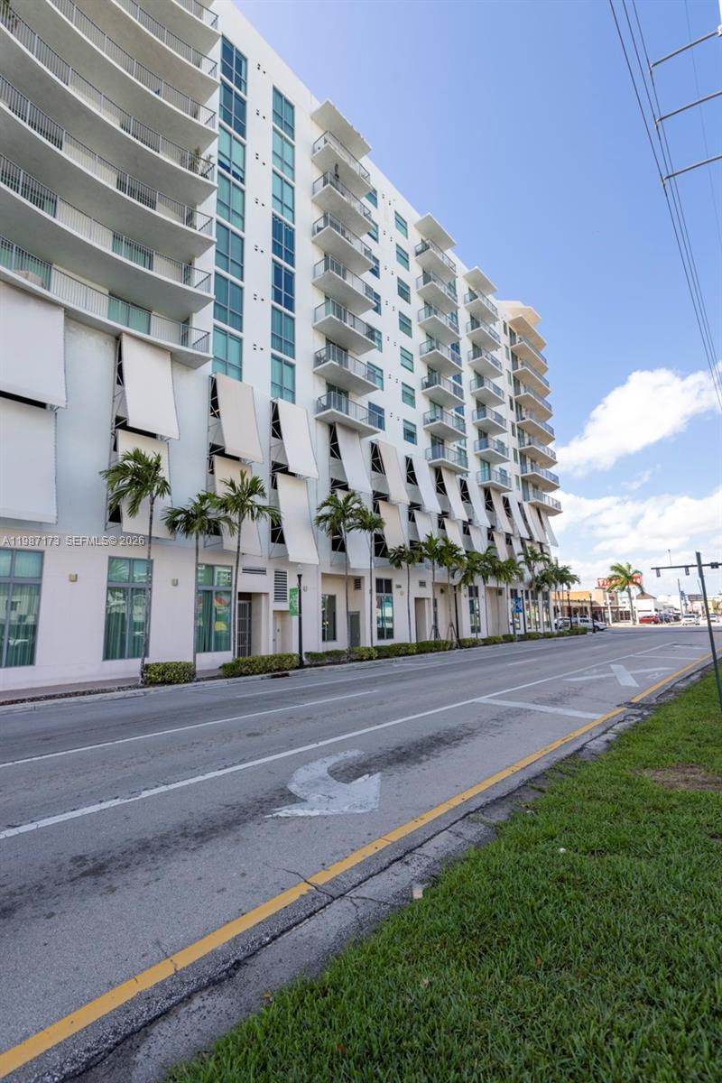 HOLLYWOOD STATION RES CON - Residential