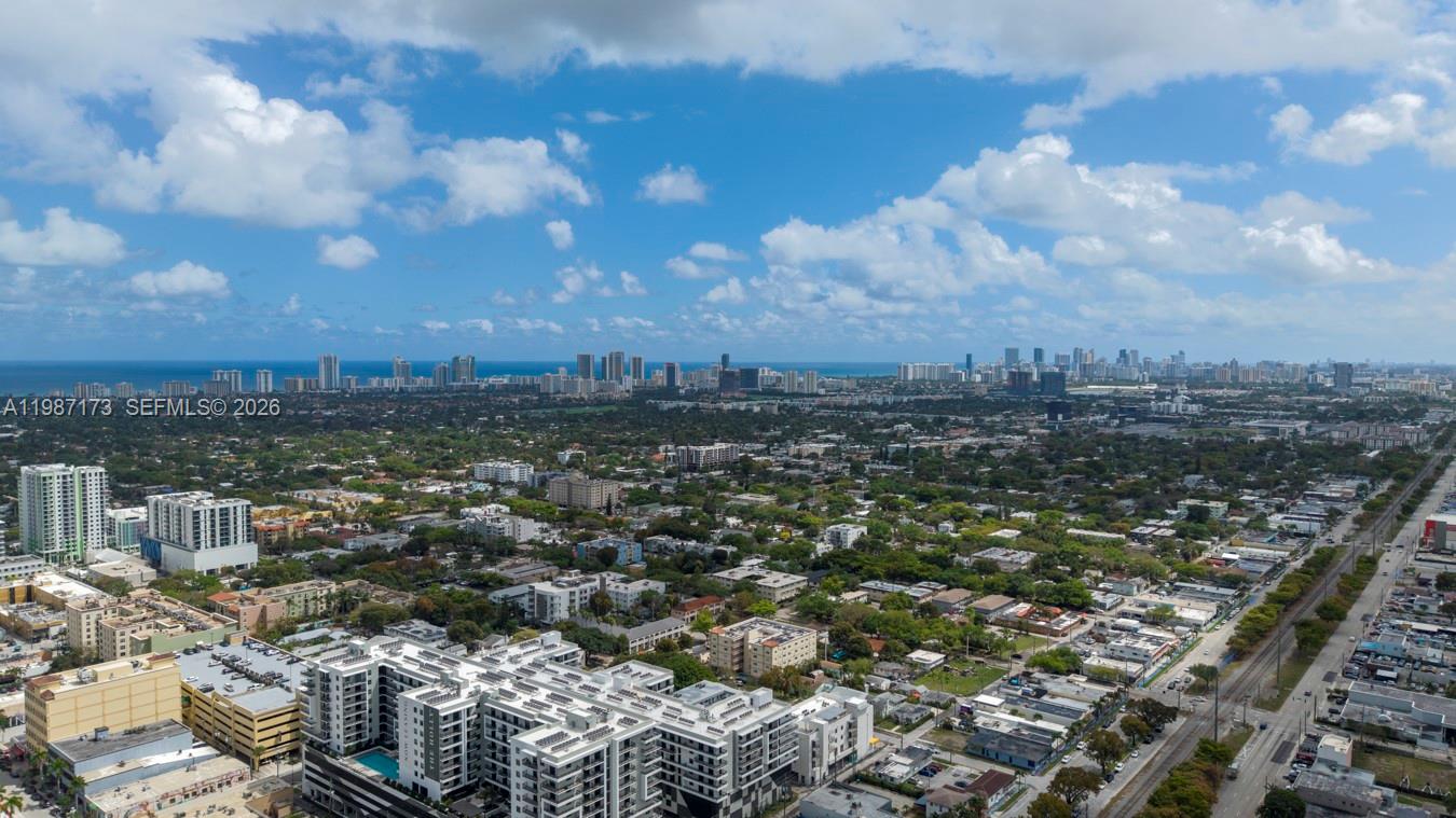 HOLLYWOOD STATION RES CON - Residential