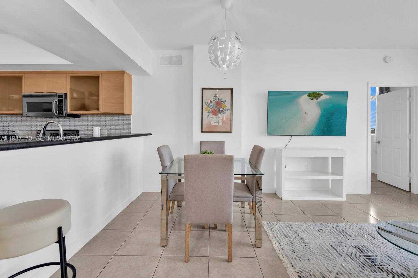 HOLLYWOOD STATION RES CON - Residential