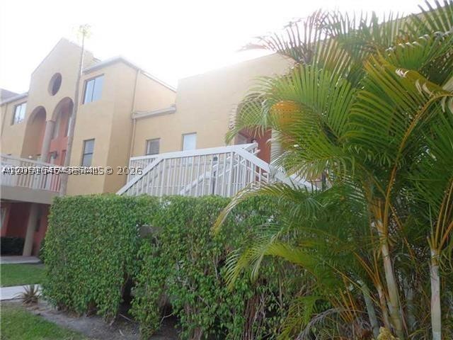 VILLAS AT LAKEVIEW CONDO - Residential Lease