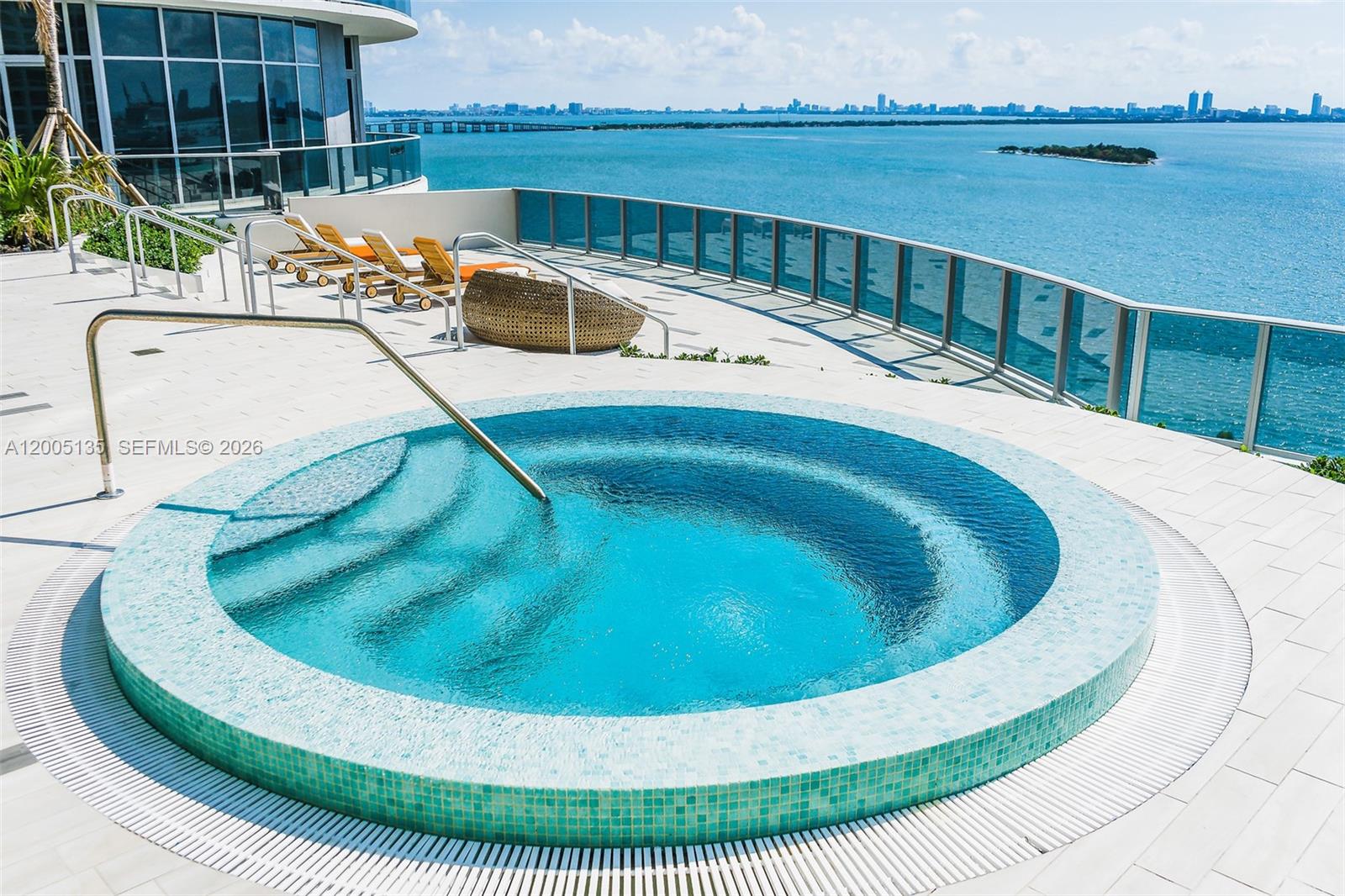 ARIA ON THE BAY CONDO - Residential