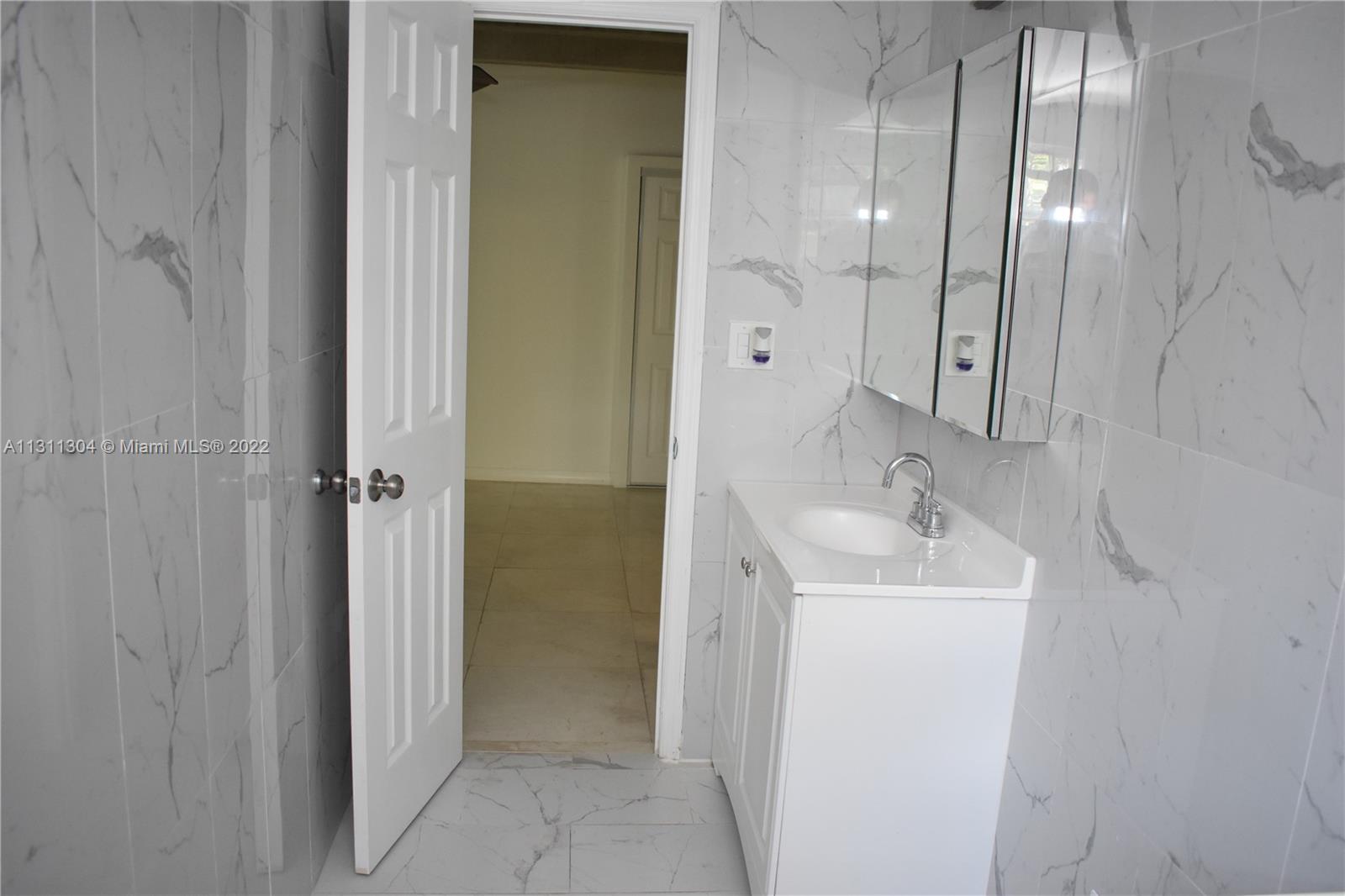 PALM VIEW SUB - Residential Lease