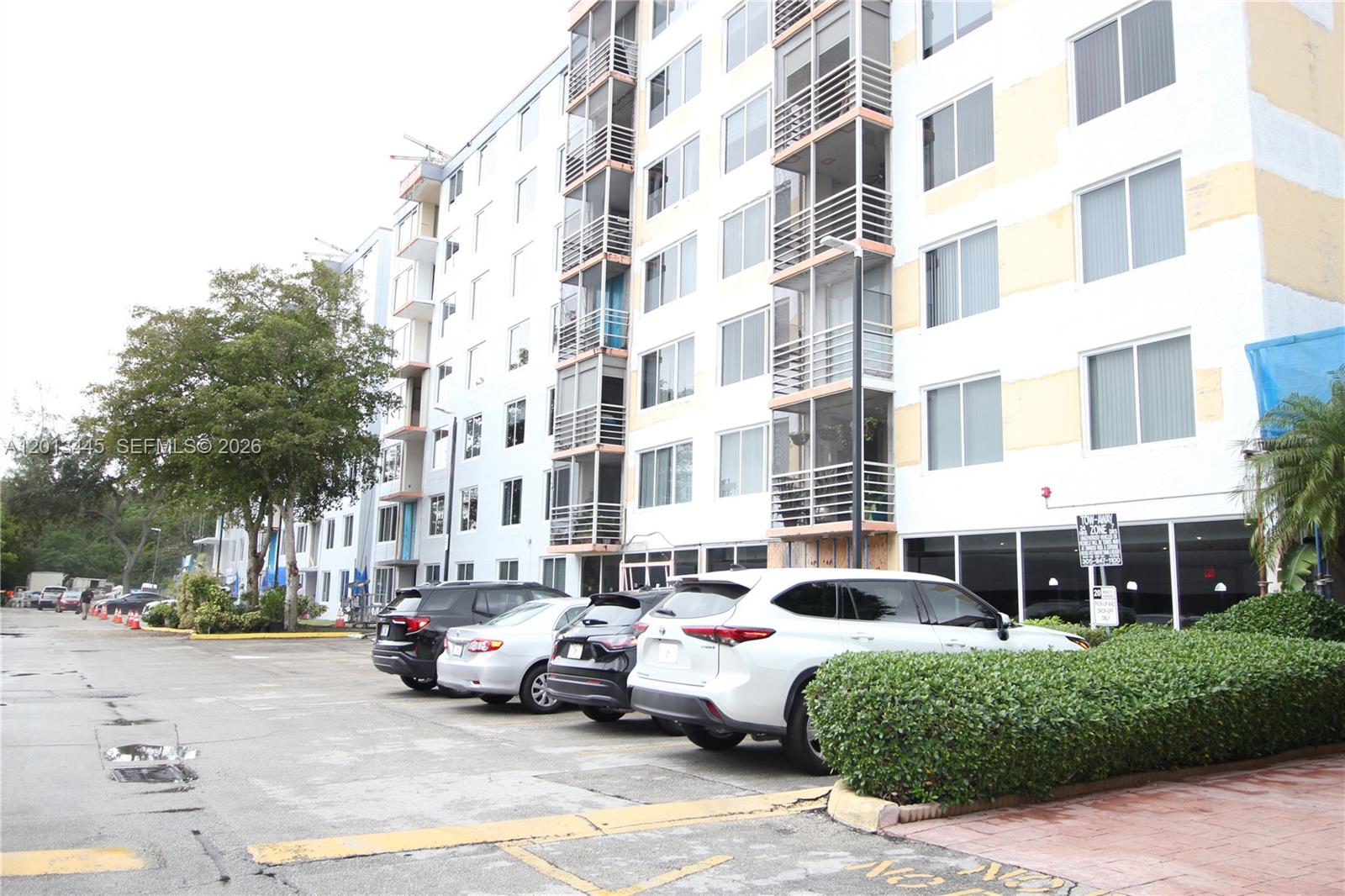 GREYNOLDS PARK CLUB CONDO - Residential