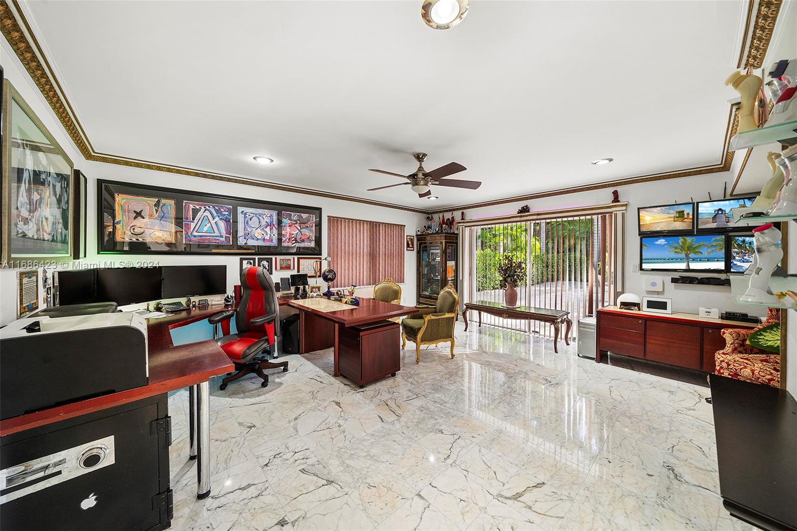 GOLDEN BEACH SEC E - Residential