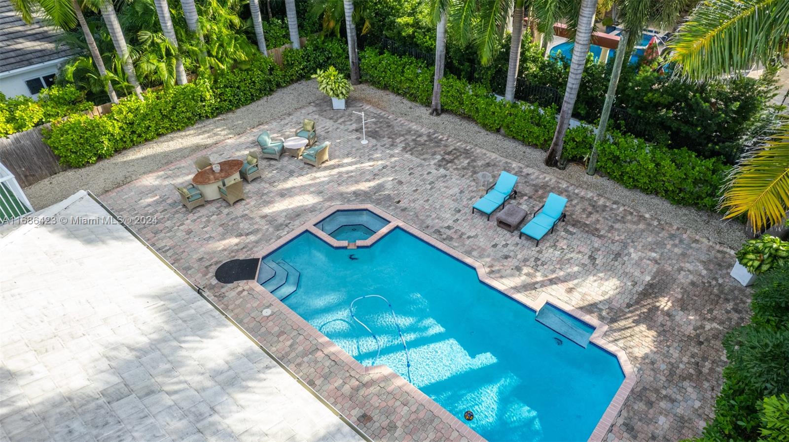 GOLDEN BEACH SEC E - Residential