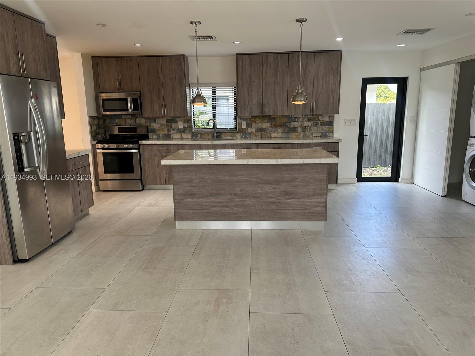 SOUTHERN ESTATES 10TH ADD - Residential Lease
