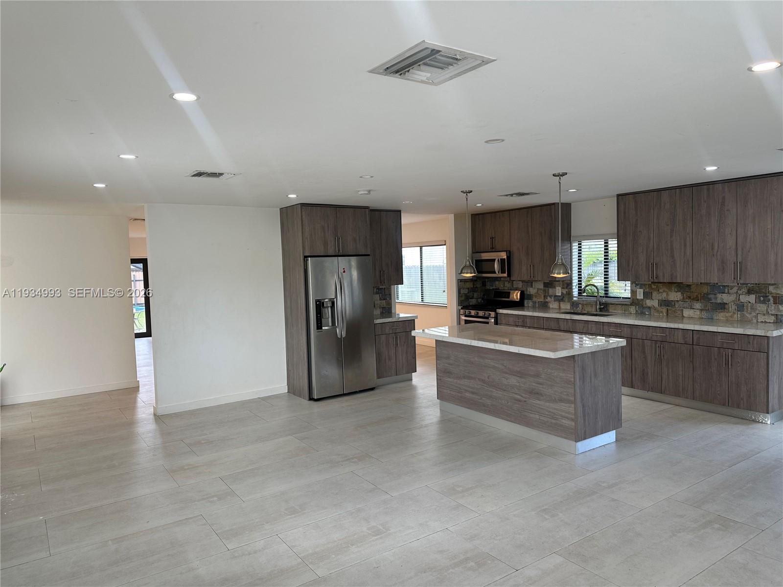 SOUTHERN ESTATES 10TH ADD - Residential Lease