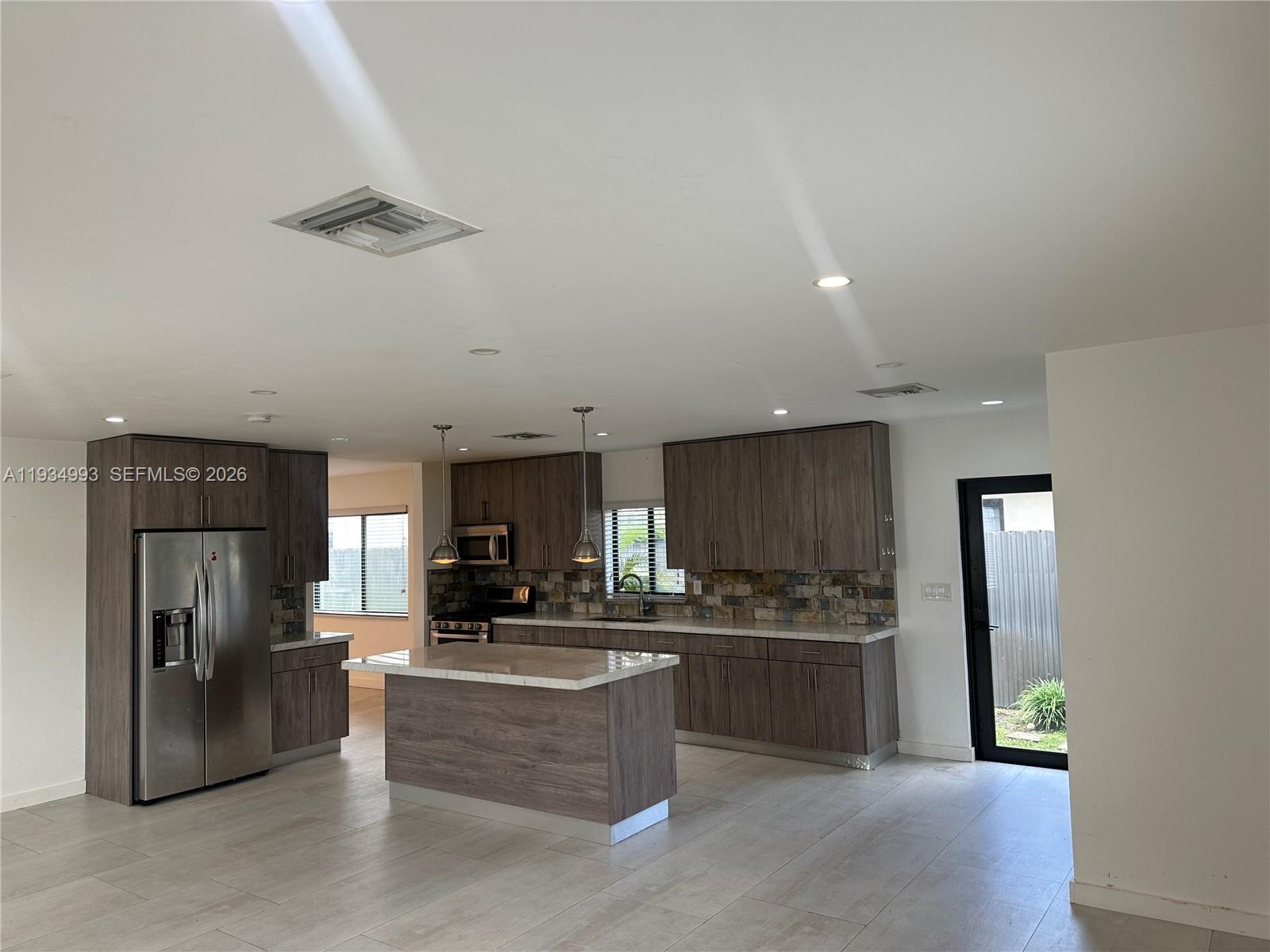 SOUTHERN ESTATES 10TH ADD - Residential Lease