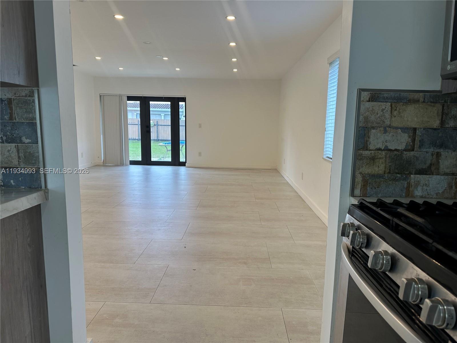 SOUTHERN ESTATES 10TH ADD - Residential Lease