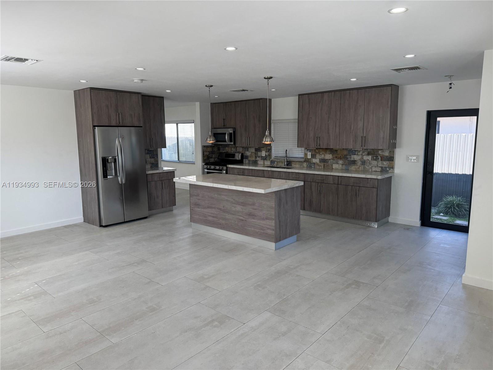 SOUTHERN ESTATES 10TH ADD - Residential Lease