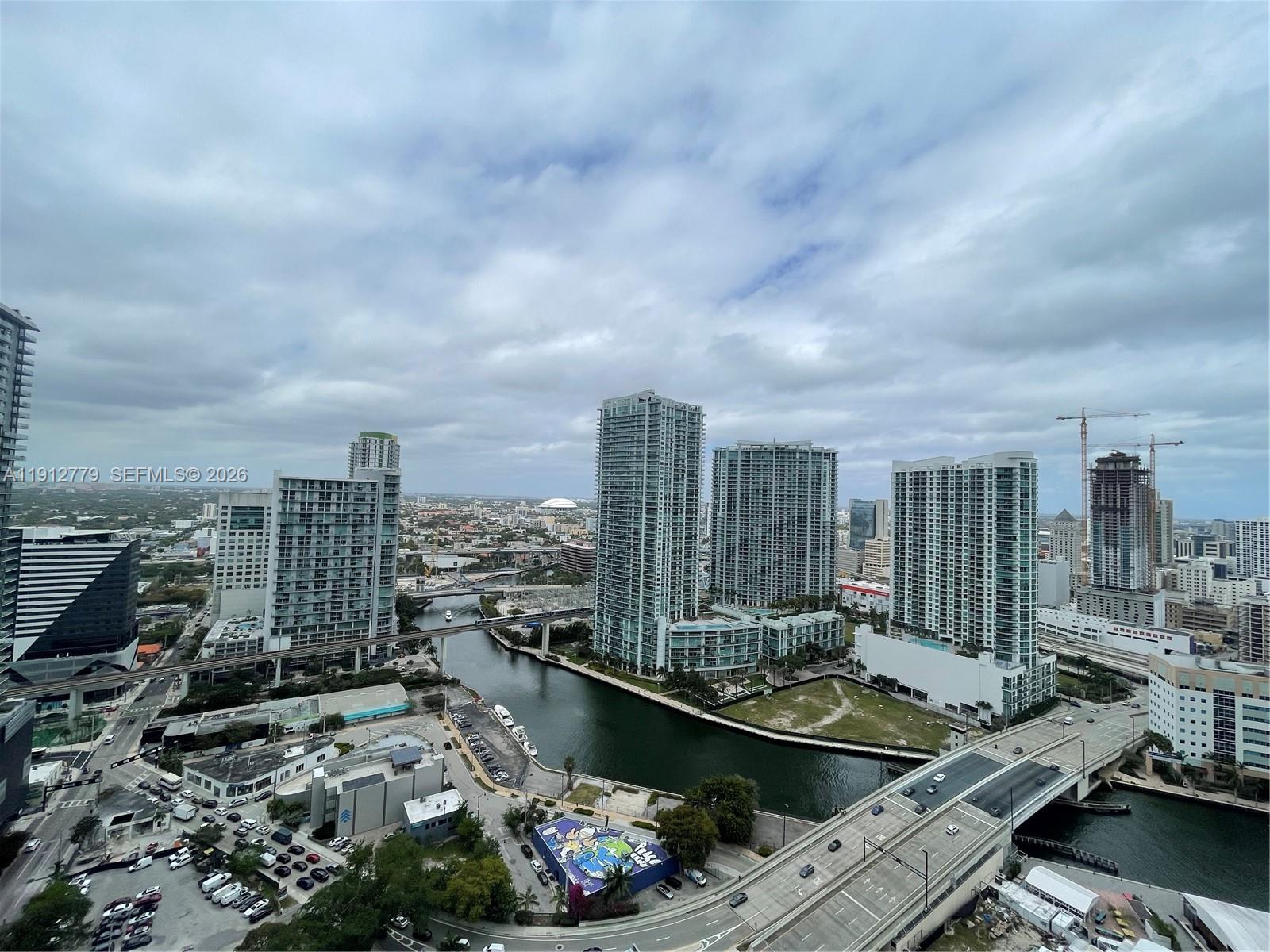 REACH CONDO - Residential
