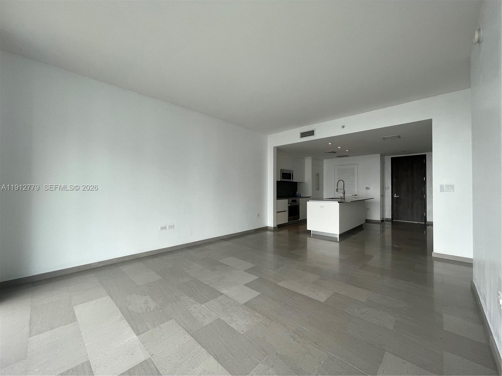 REACH CONDO - Residential
