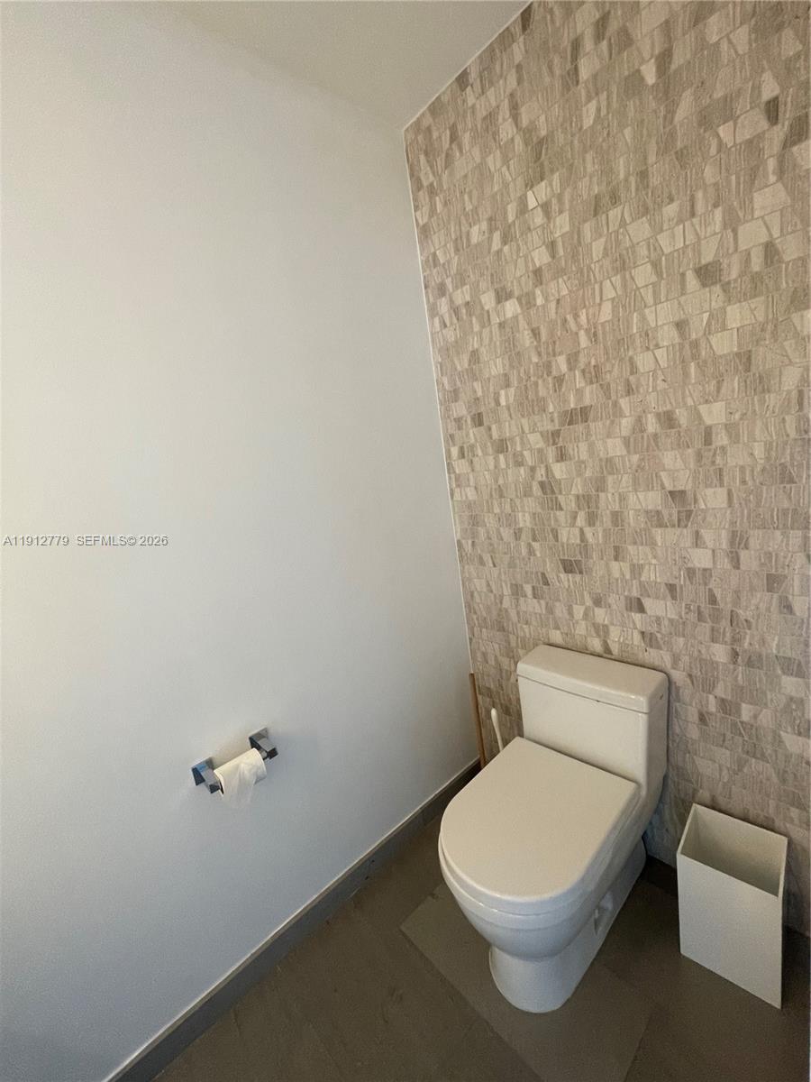 REACH CONDO - Residential