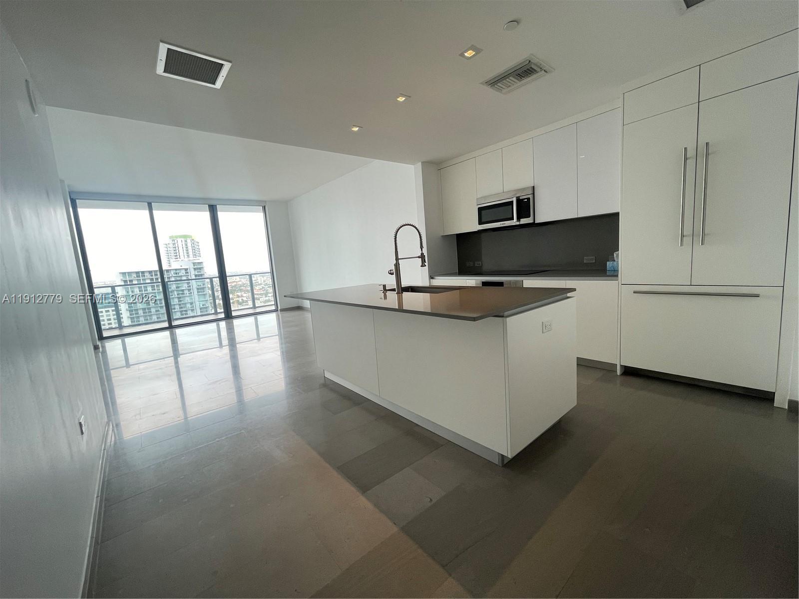REACH CONDO - Residential