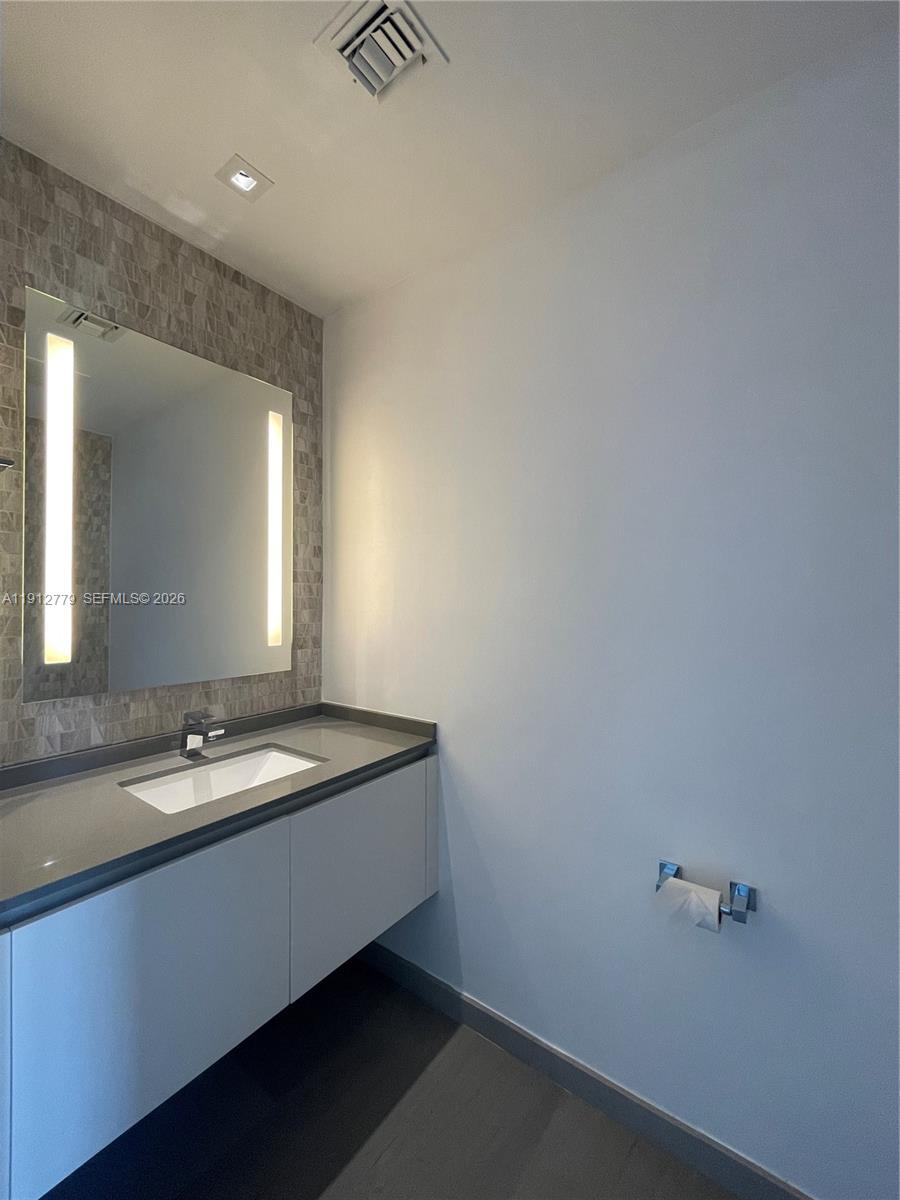 REACH CONDO - Residential