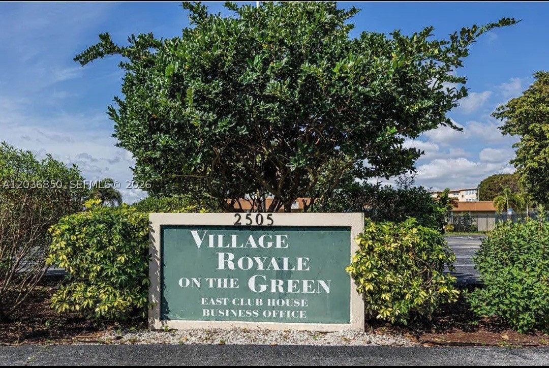VILLAGE ROYALE GREENWOOD - Residential Lease
