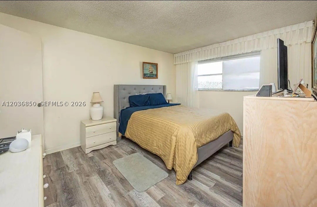 VILLAGE ROYALE GREENWOOD - Residential Lease