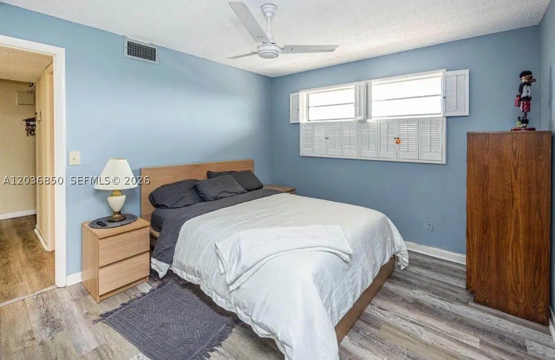 VILLAGE ROYALE GREENWOOD - Residential Lease