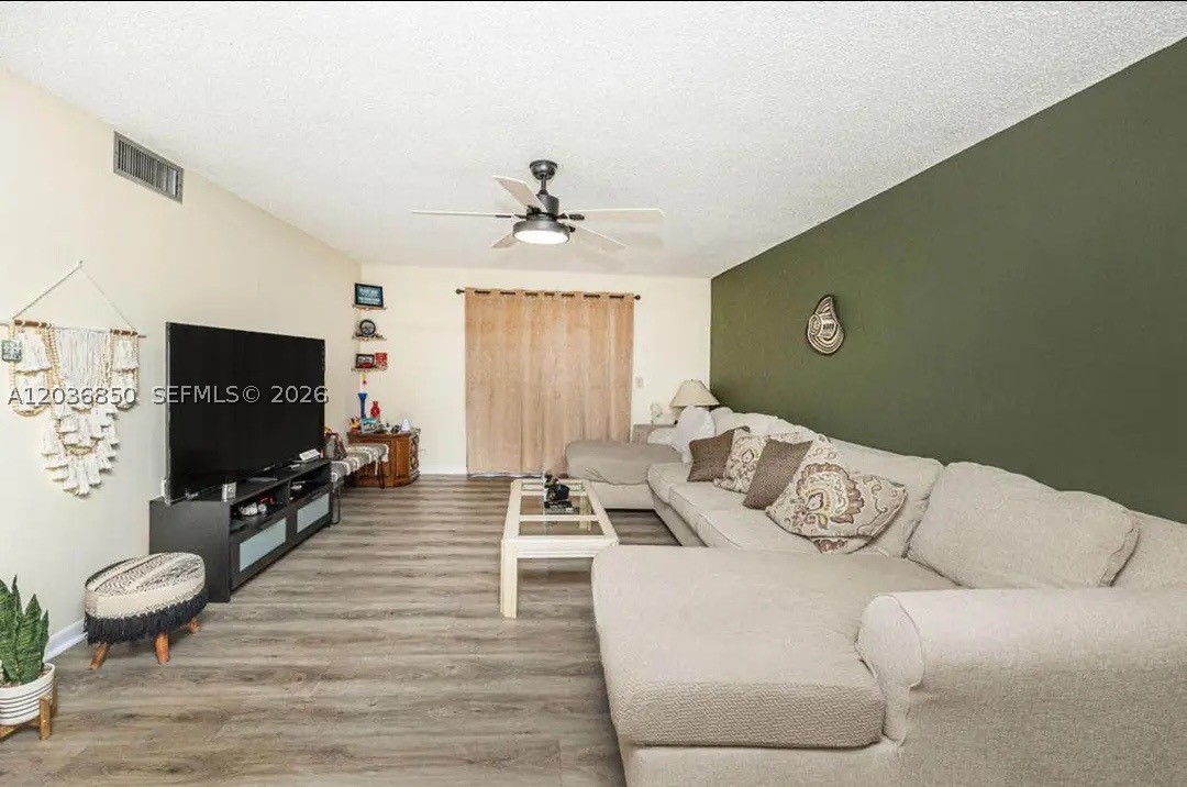 VILLAGE ROYALE GREENWOOD - Residential Lease
