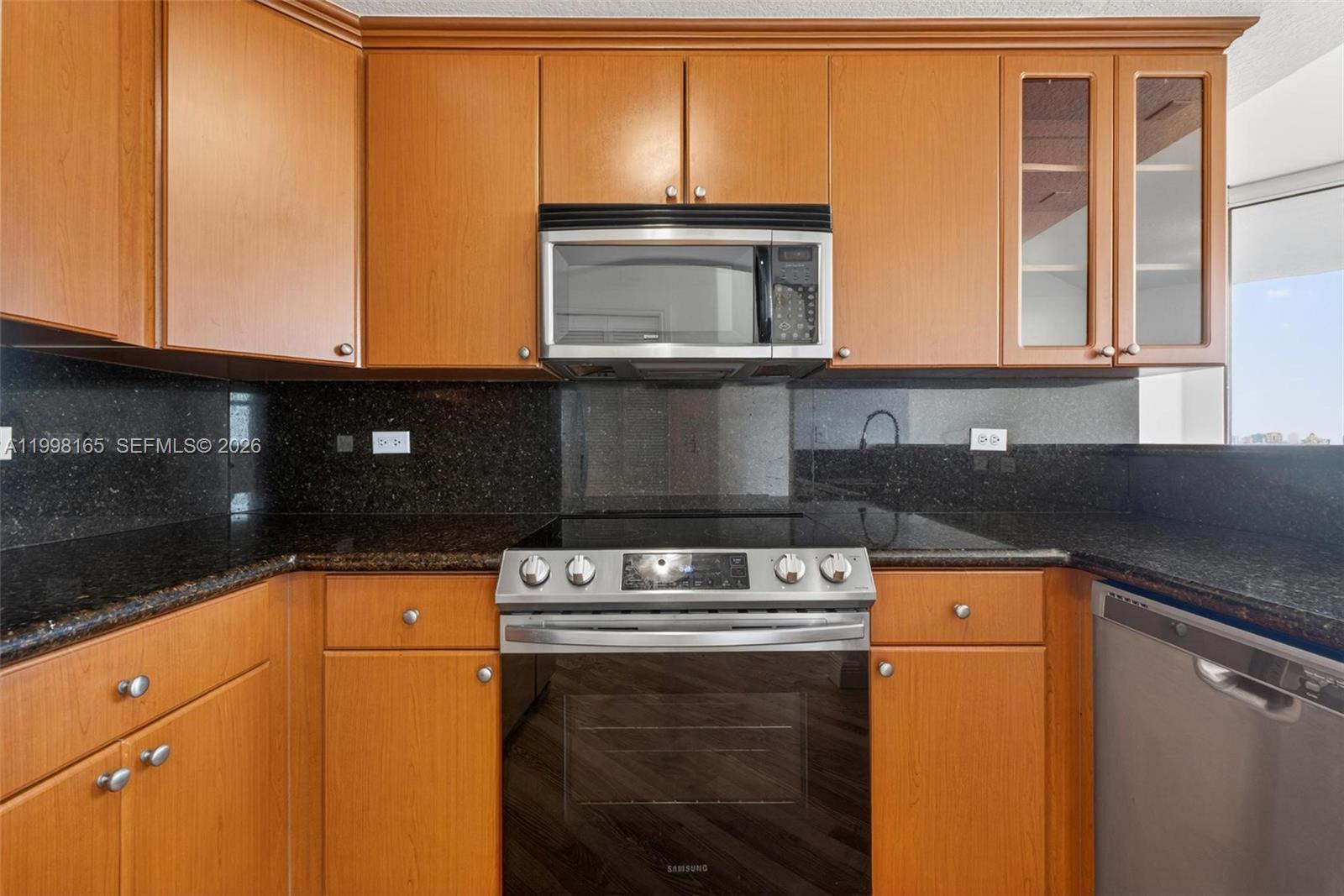 THE LUXOR RESIDENCES COND - Residential