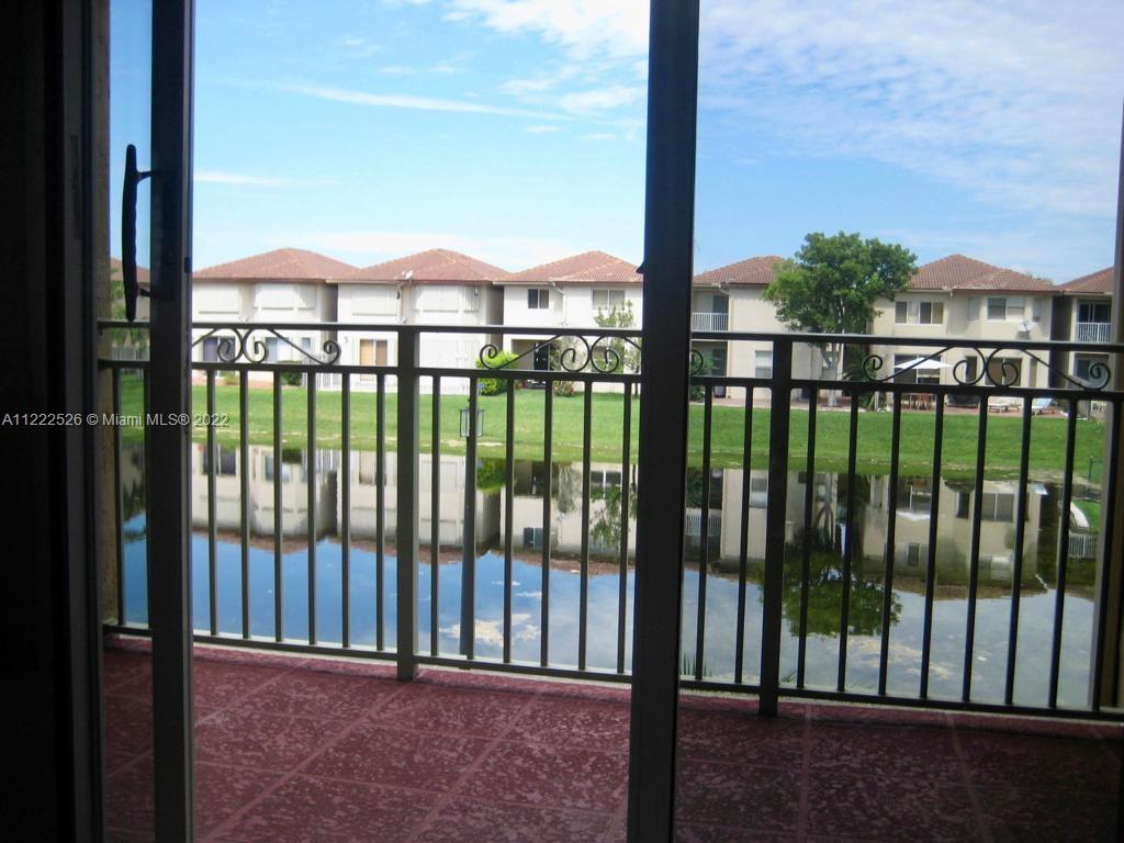 THE COURTS AT DORAL ISLES - Residential