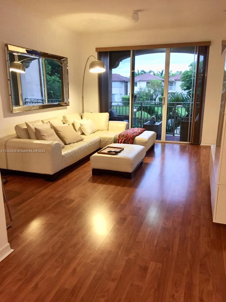 THE COURTS AT DORAL ISLES - Residential