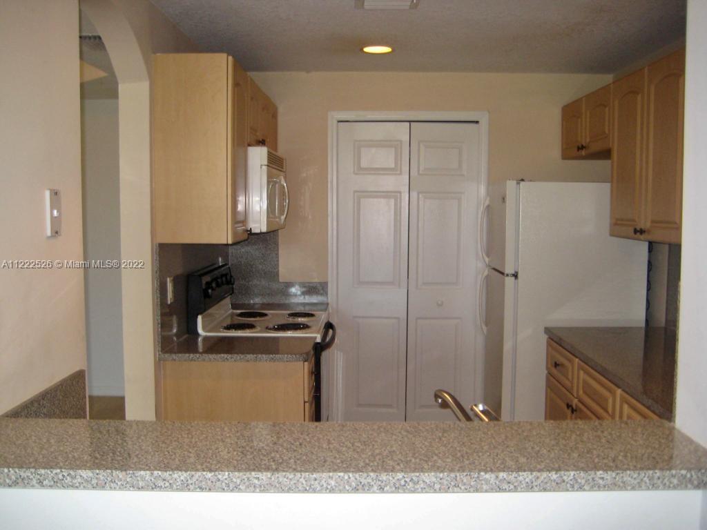 THE COURTS AT DORAL ISLES - Residential