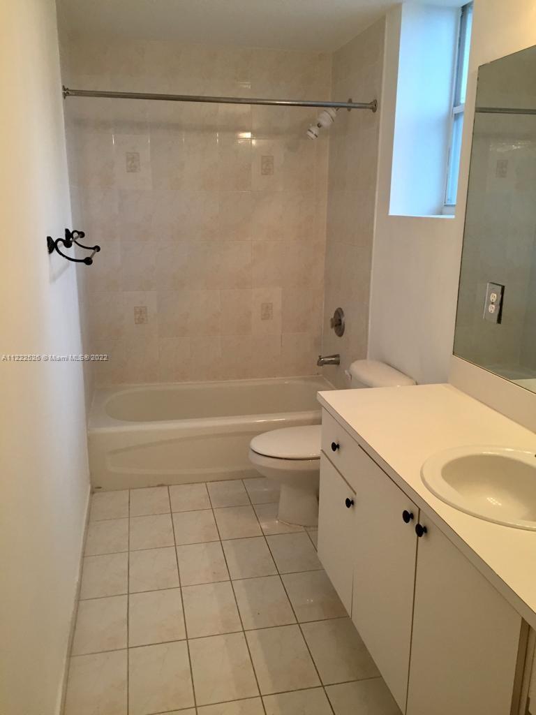 THE COURTS AT DORAL ISLES - Residential